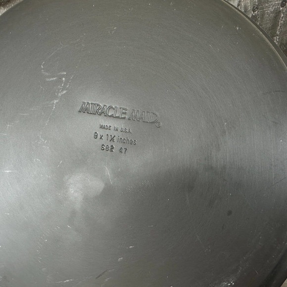 Miracle Maid USA Set of Two 9" Round Layer Cake Baking Pans 9 x 1 1/4 - Picture 7 of 7